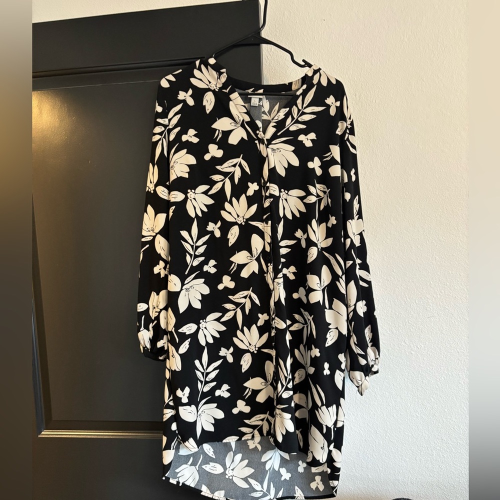 BLACK & WHITE FLORAL DRESS 👗